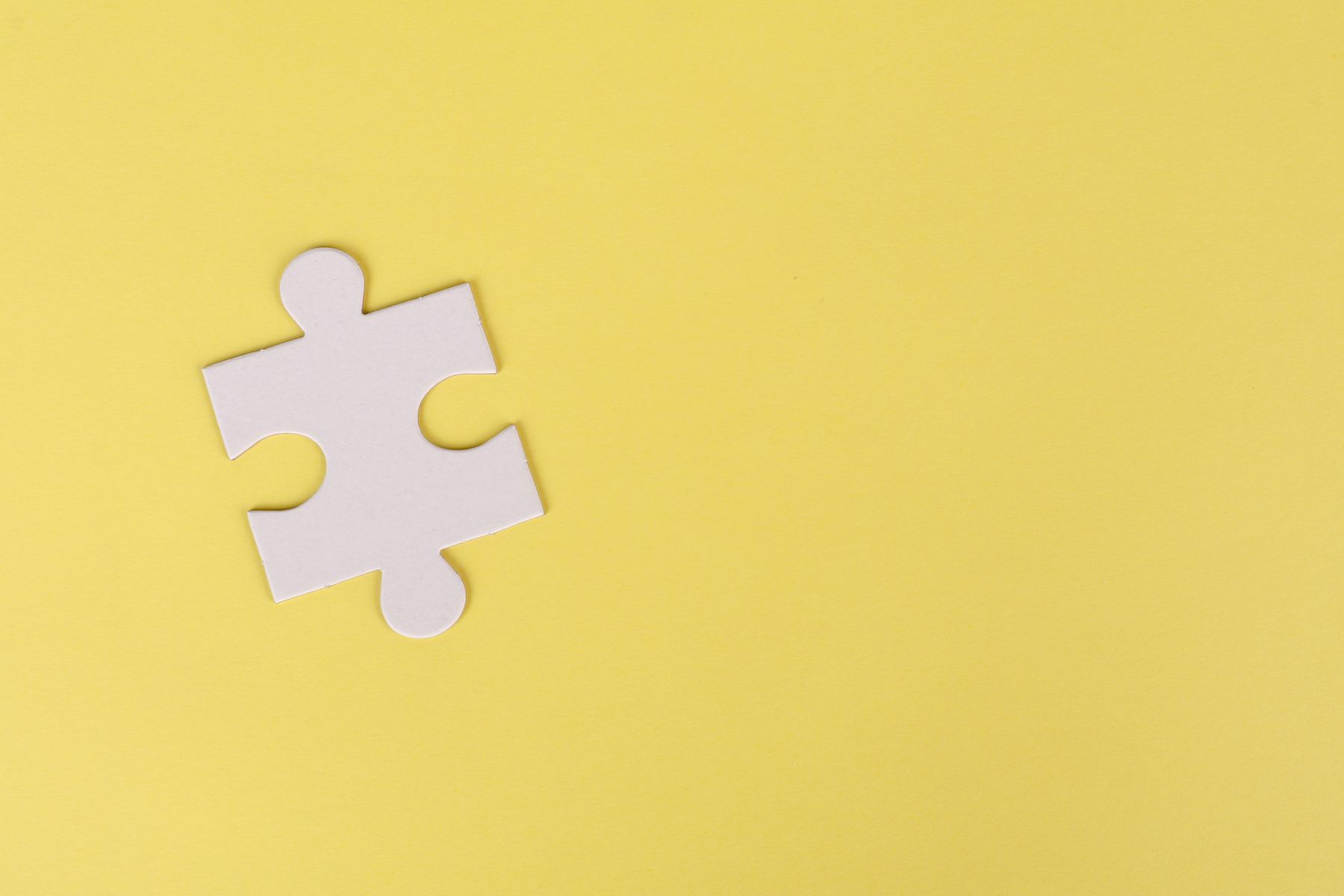 Une pièce de puzzle isolée, en attente de trouver sa place